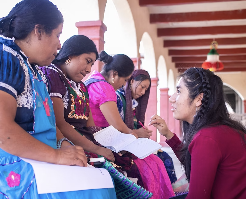 Women of En Via Fundacion Education